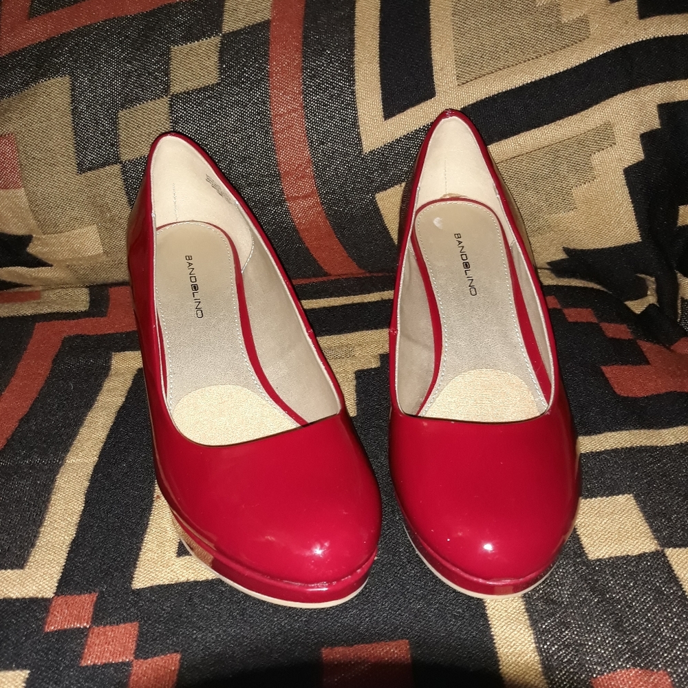 Bandolino red leather heels